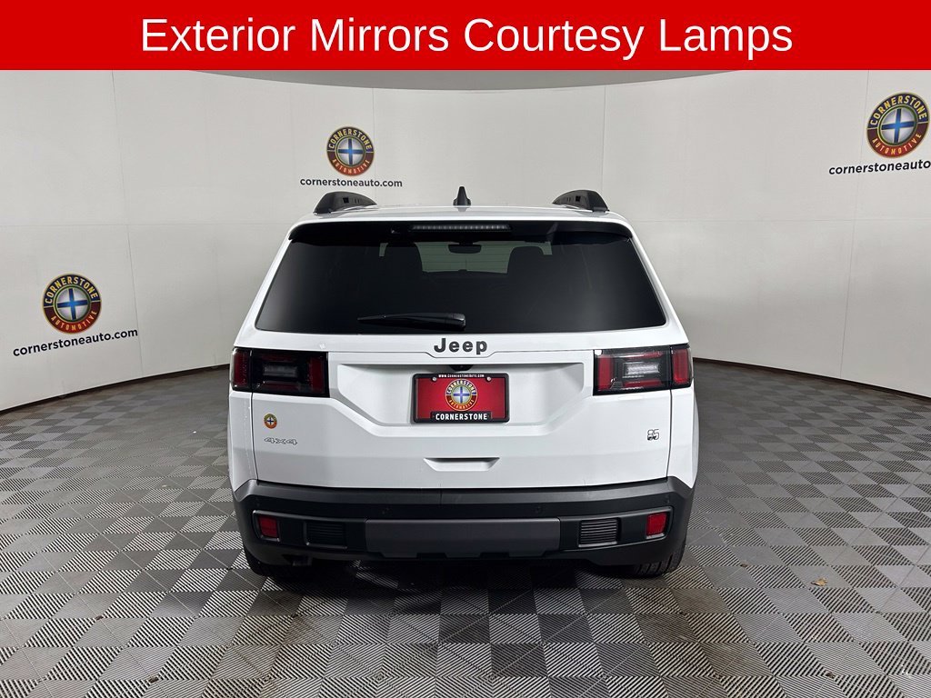 New 2026 Bright White Clear-Coat Exterior Paint Jeep Laredo image 17