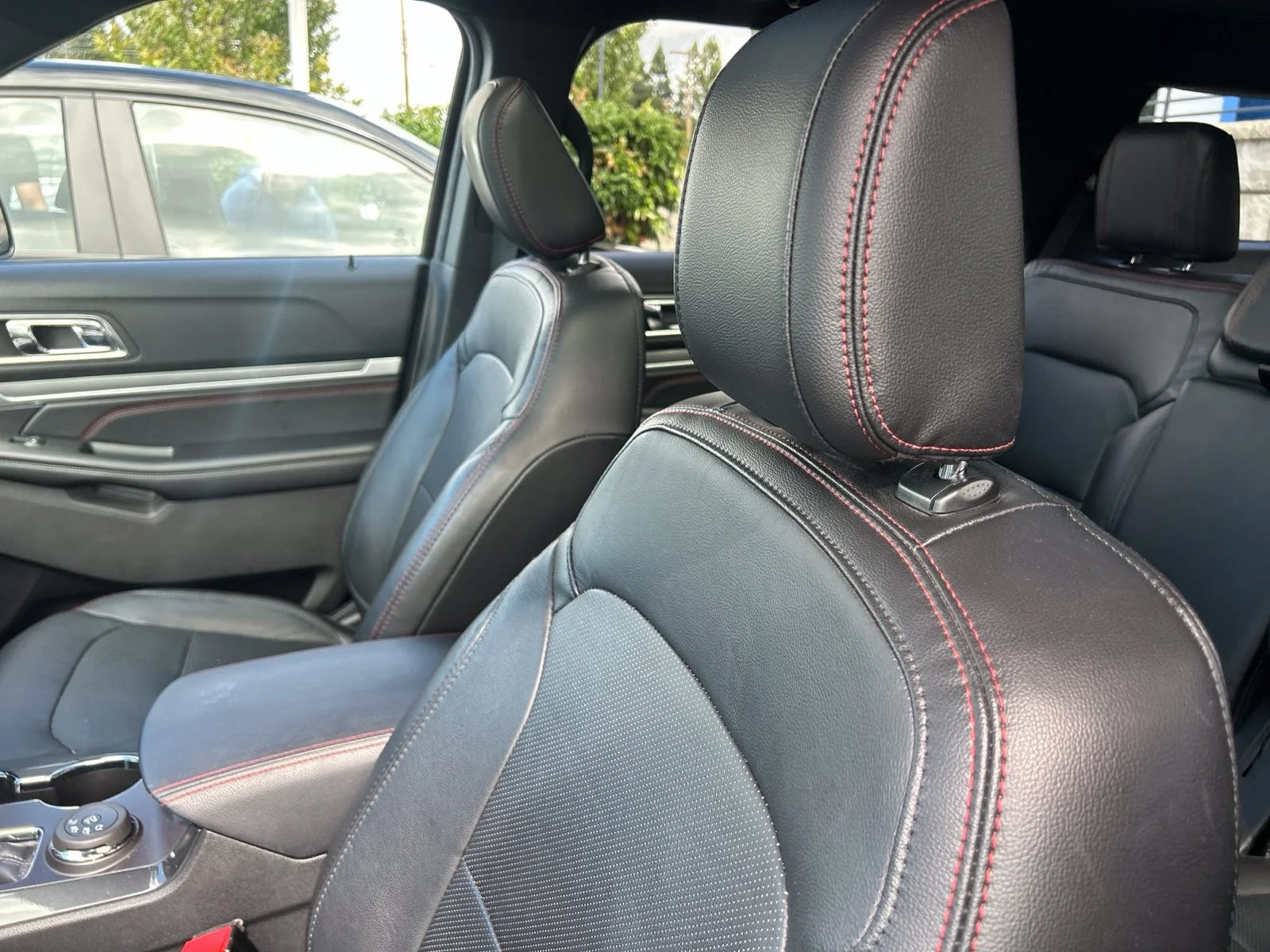 Used 2018 Magnetic Ford Sport image 5