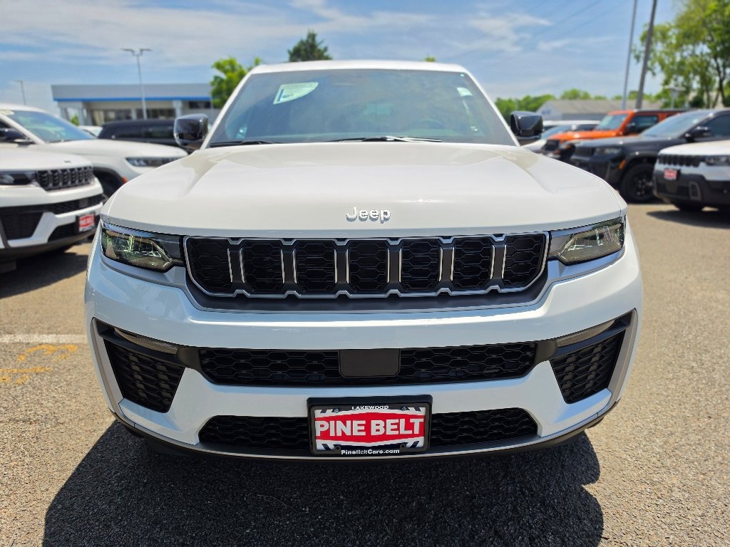 New 2026 Bright White Clear-Coat Exterior Paint Jeep Limited image 7