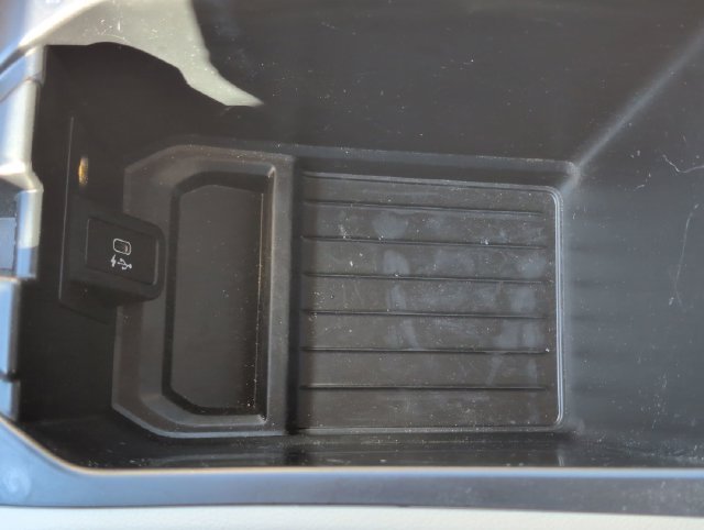 Used 2021 White BMW sDrive30i image 33