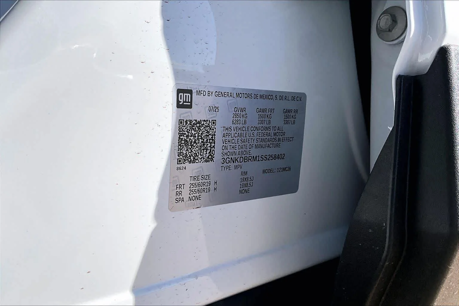 Used 2025 Summit White Chevrolet FWD LT image 18
