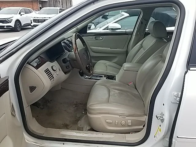 Used 2006 White Cadillac Base image 29