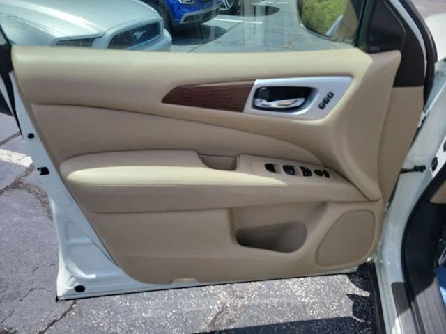 Used 2019 White Nissan Platinum image 16