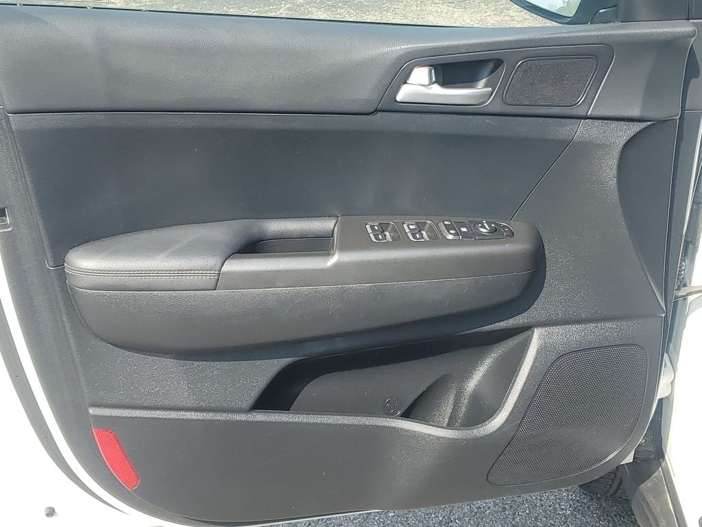 Used 2022 Snow White Pearl Kia LX image 5