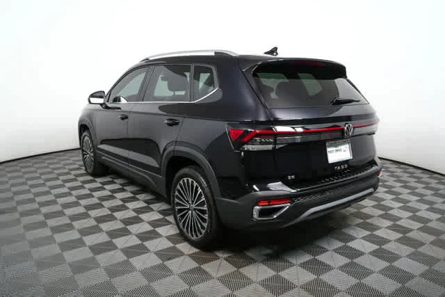 New 2026 Deep Black Pearl Volkswagen SE image 28