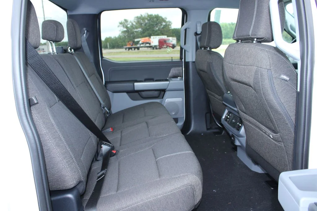 New 2027 Oxford White Ford F-350® XLT image 25