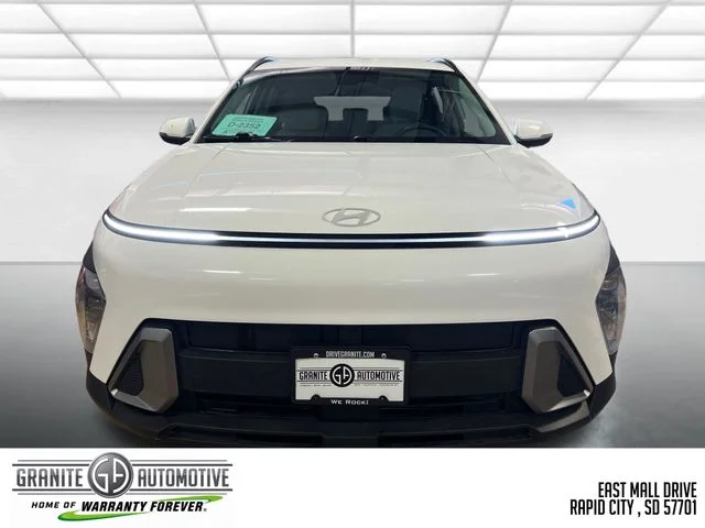Used 2025 White Hyundai SEL image 9