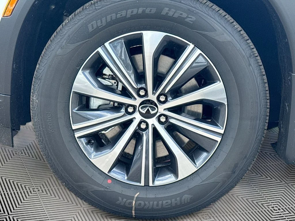 New 2027 RADIANT WHITE INFINITI Pure FWD image 33