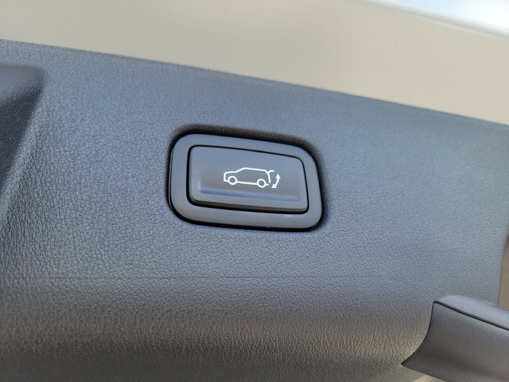 New 2027 Ivory Silver Kia EX image 15