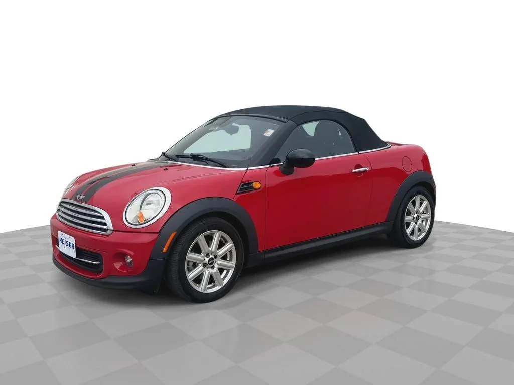 Used 2013 Red MINI  image 4