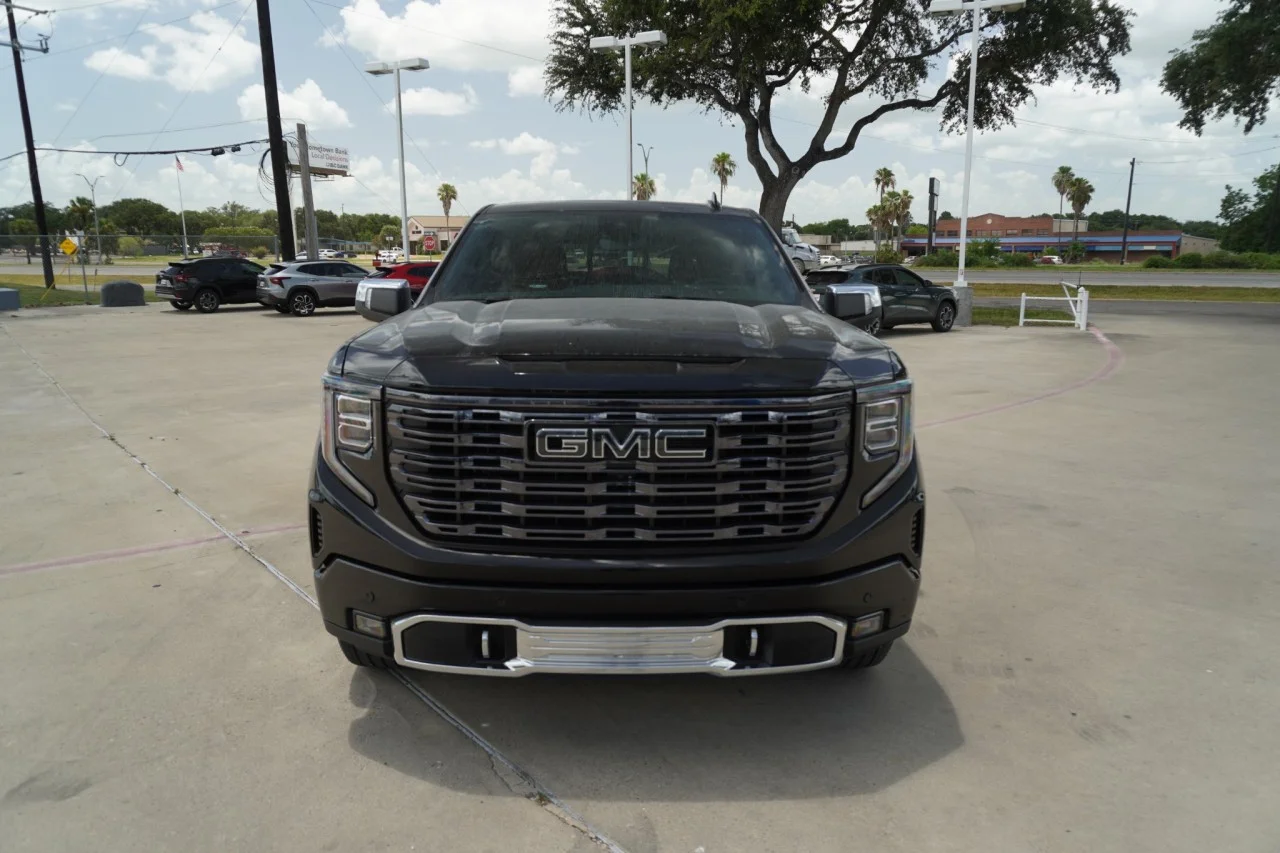 2026 GMC Sierra 1500 Denali Ultimate - Photo 2