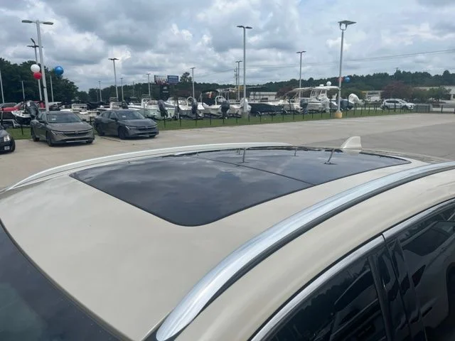 Used 2018 Beige Lincoln Reserve image 2