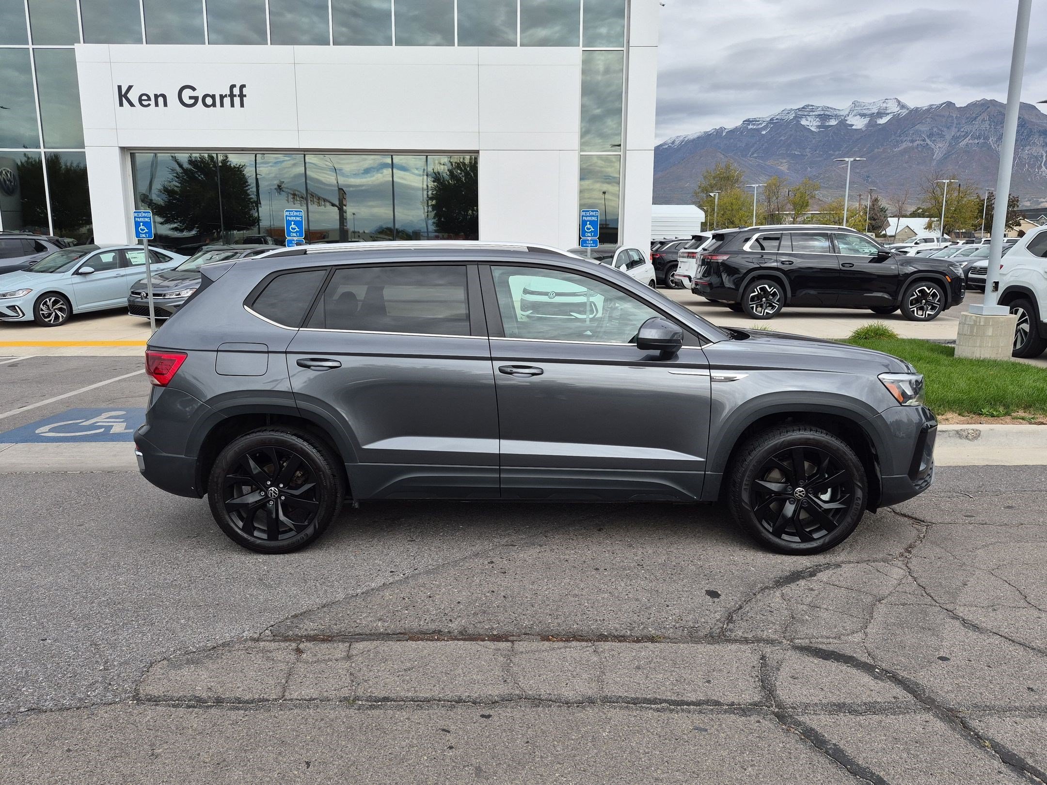 Used 2023 Platinum Gray Metallic Volkswagen SE image 2