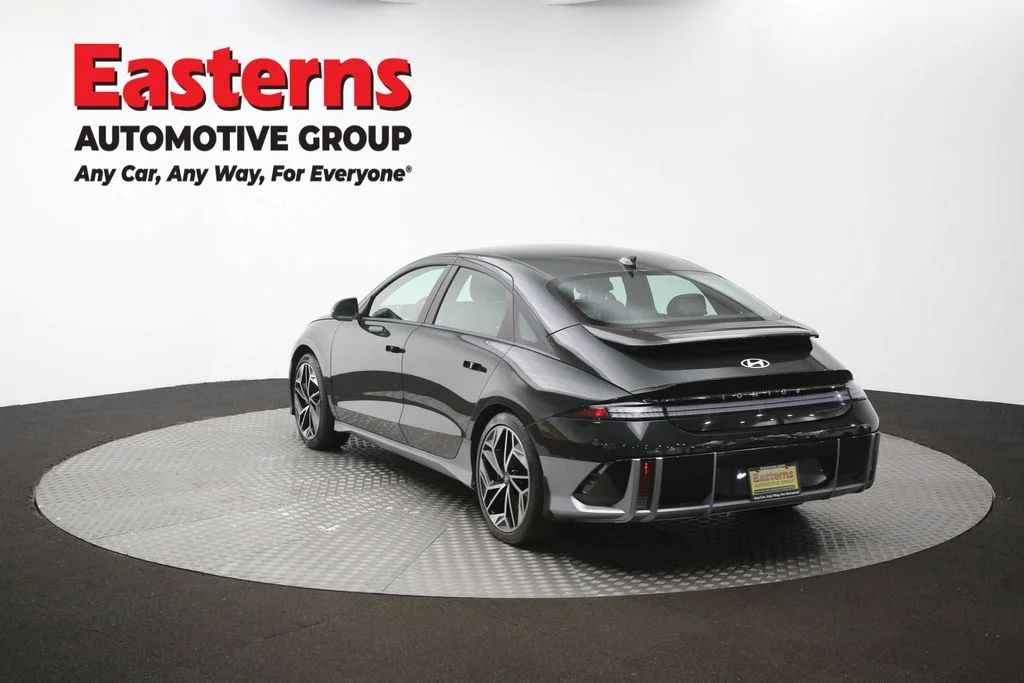 Used 2023 Green Hyundai SEL image 65