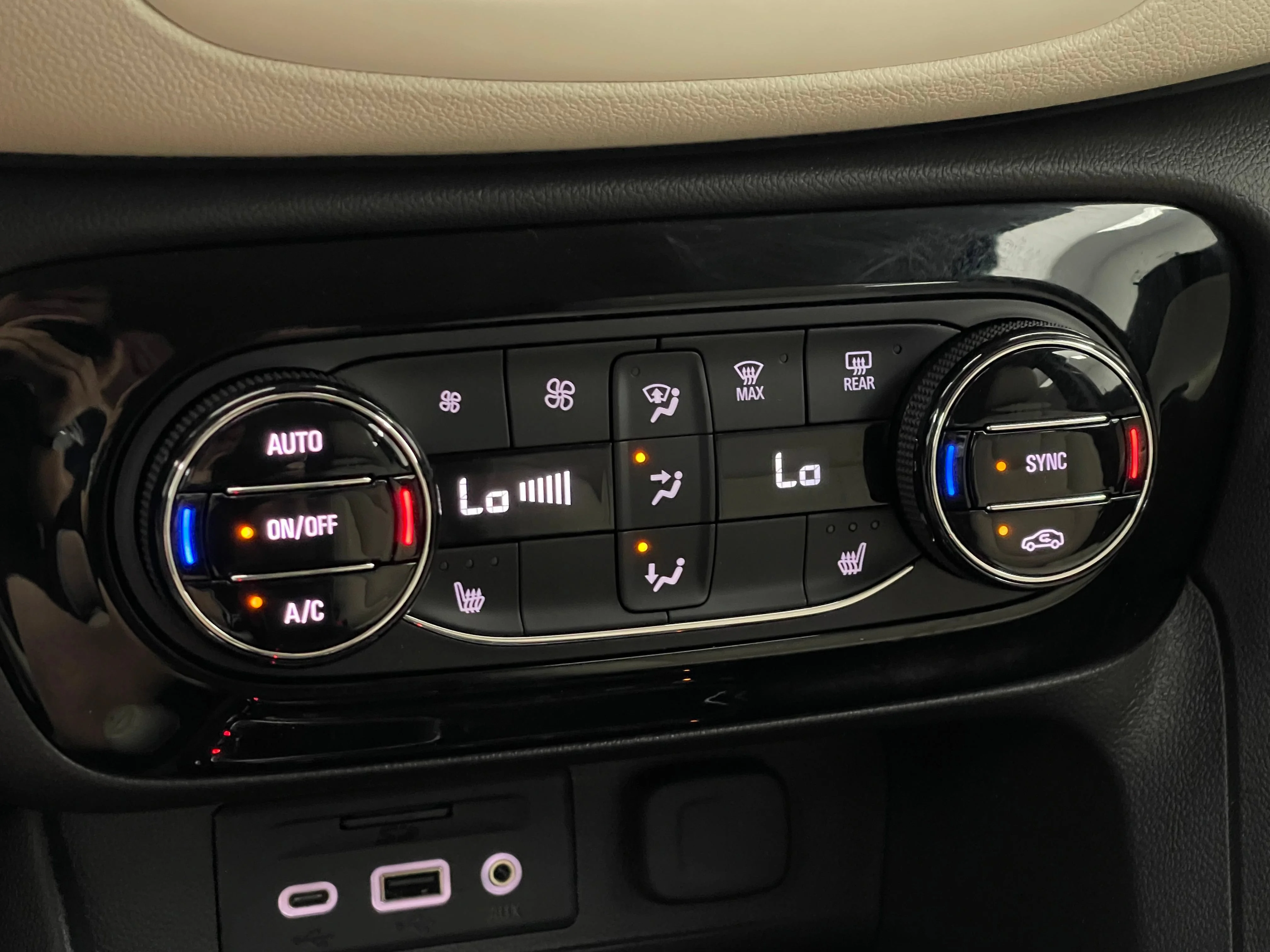 Used 2020 DARK MOON BLUE METALLIC Buick Essence image 29