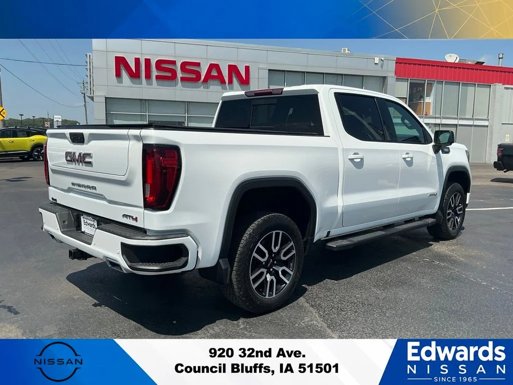 Used 2023 White GMC AT4 image 8
