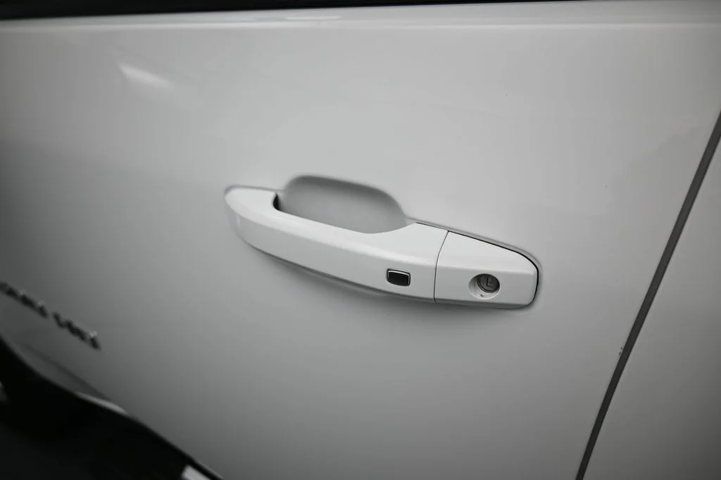 Used 2025 Summit White Chevrolet LT image 35