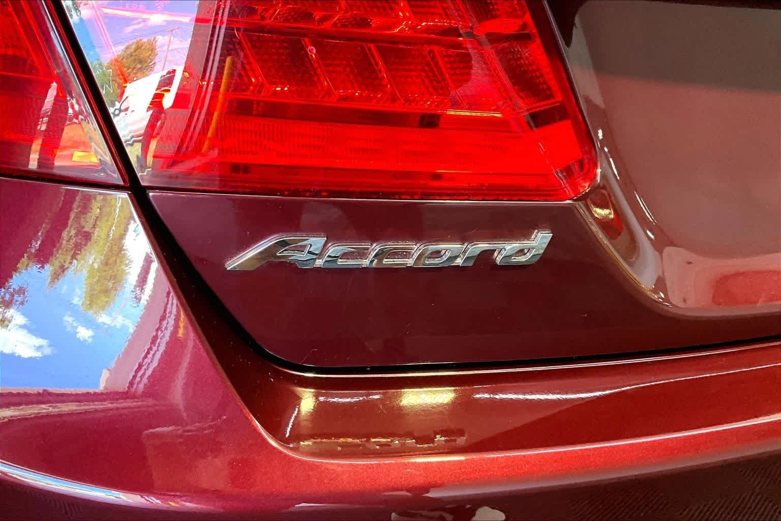 Used 2014 Alabaster Silver Metallic Honda EX-L image 10