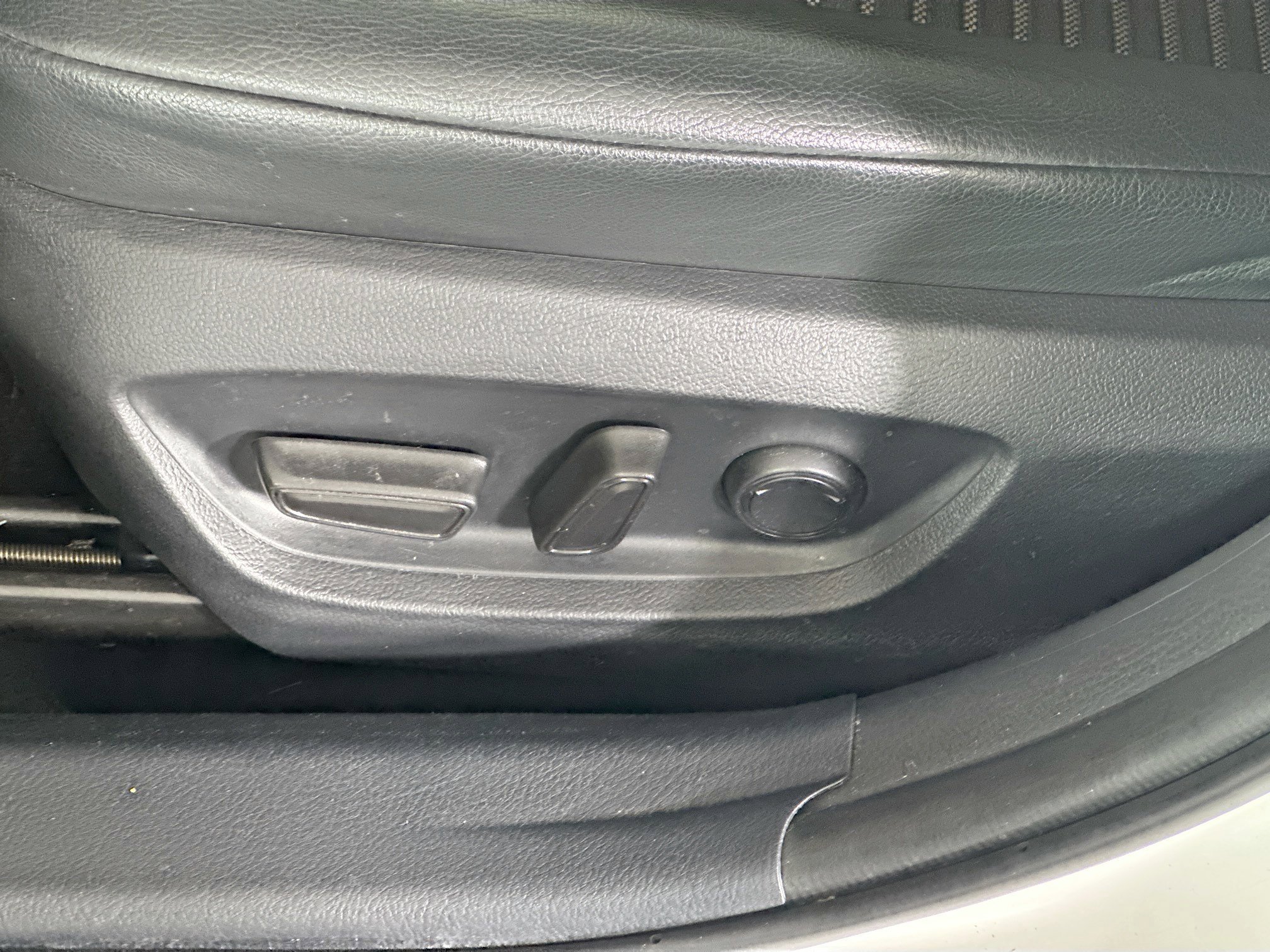 Used 2023 Ice Toyota SE image 12