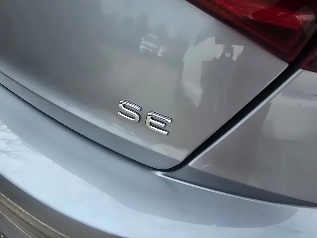 Used 2025 Gray Volkswagen SE image 10