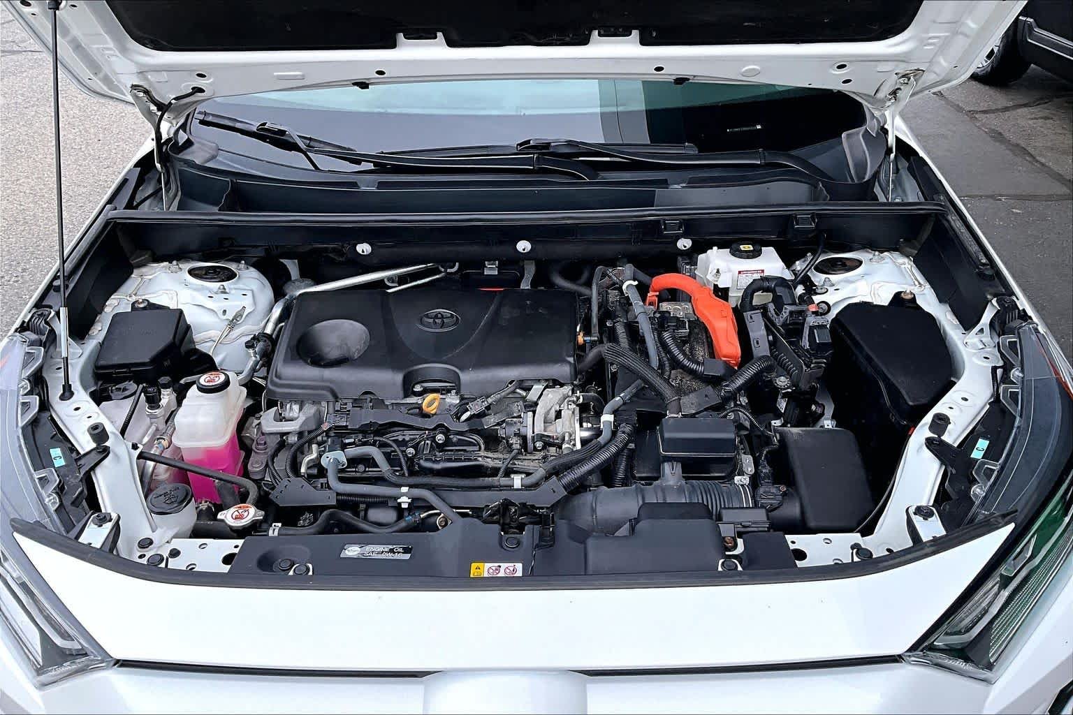 Used 2021 Super White Toyota Hybrid XLE image 30