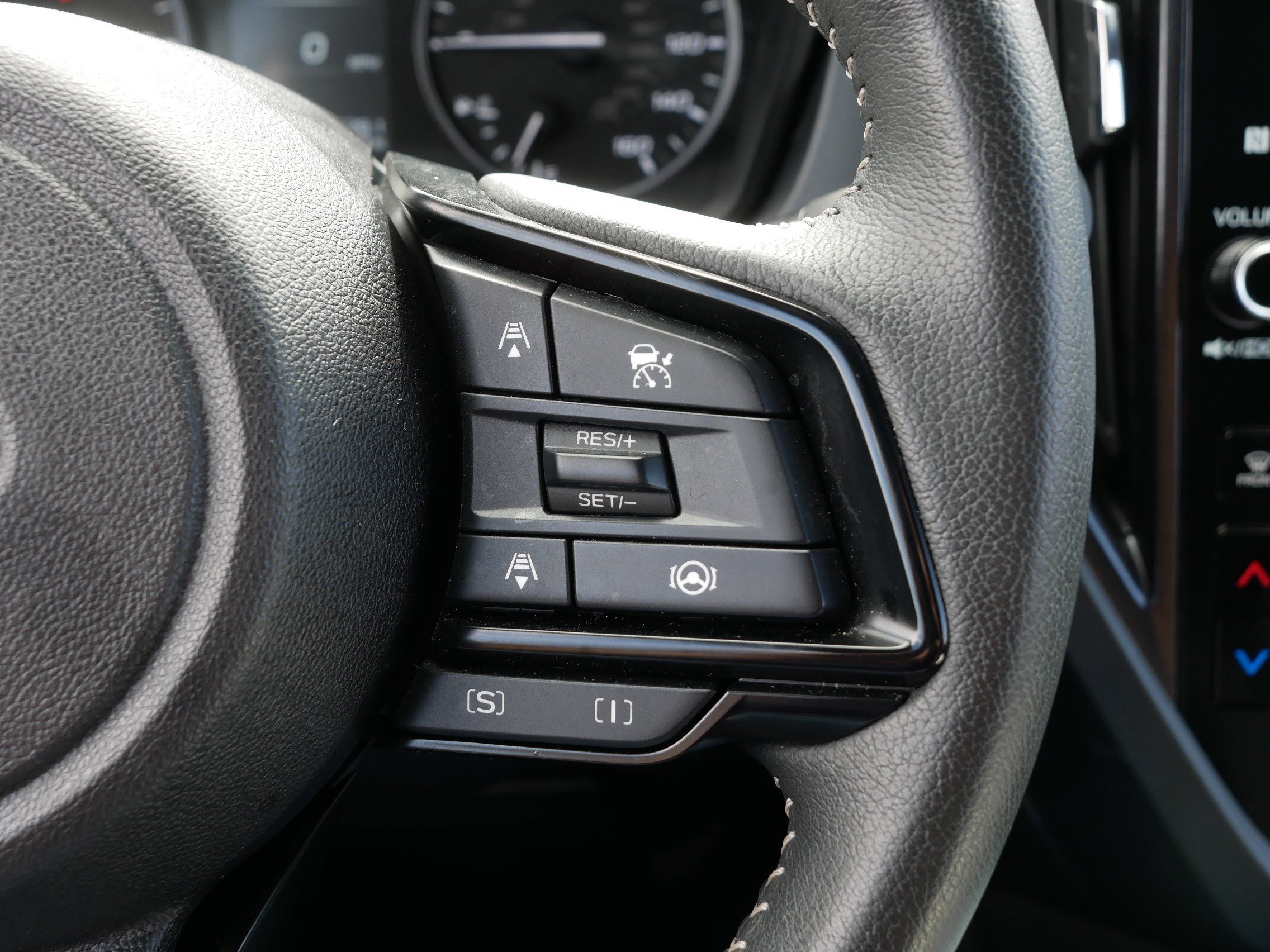 Used 2025 Magnetite Gray Metallic Subaru Premium image 30