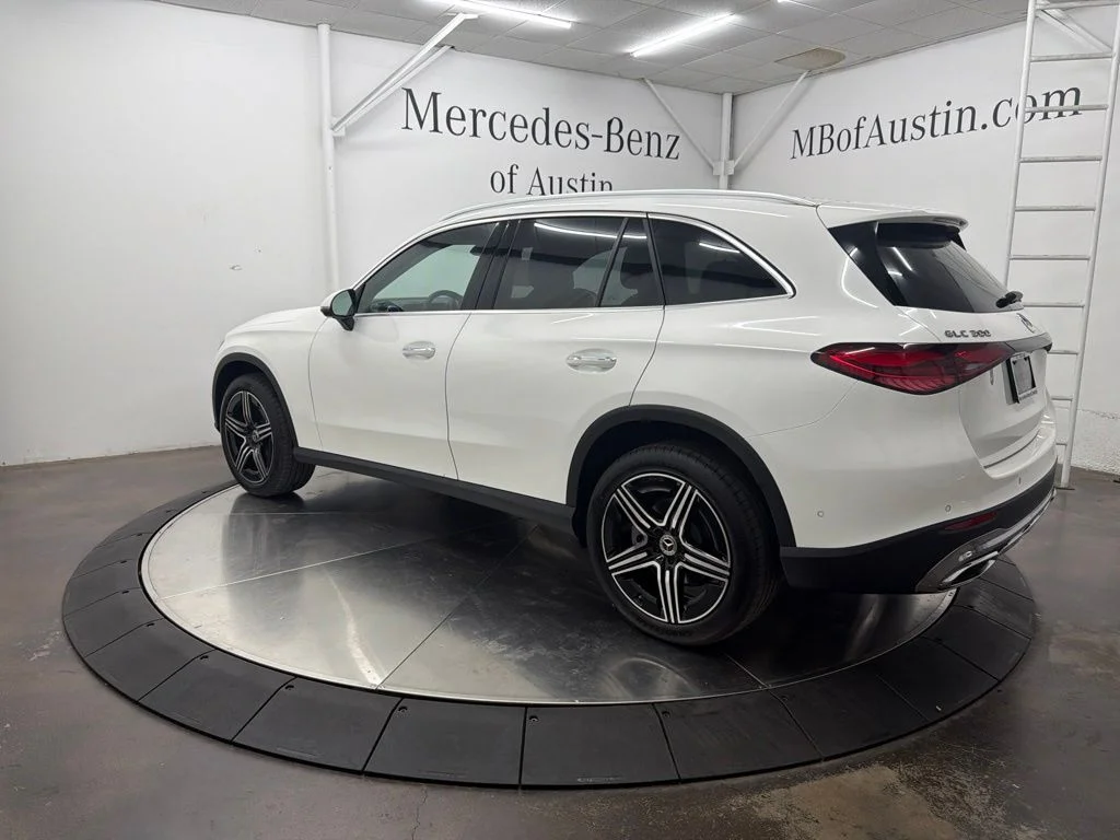 New 2027 White Mercedes-Benz GLC 300 image 5