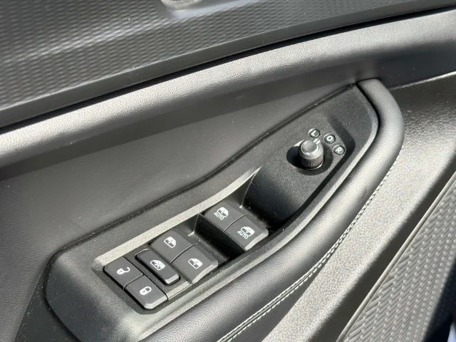 Used 2025 Silver Jeep Laredo image 19
