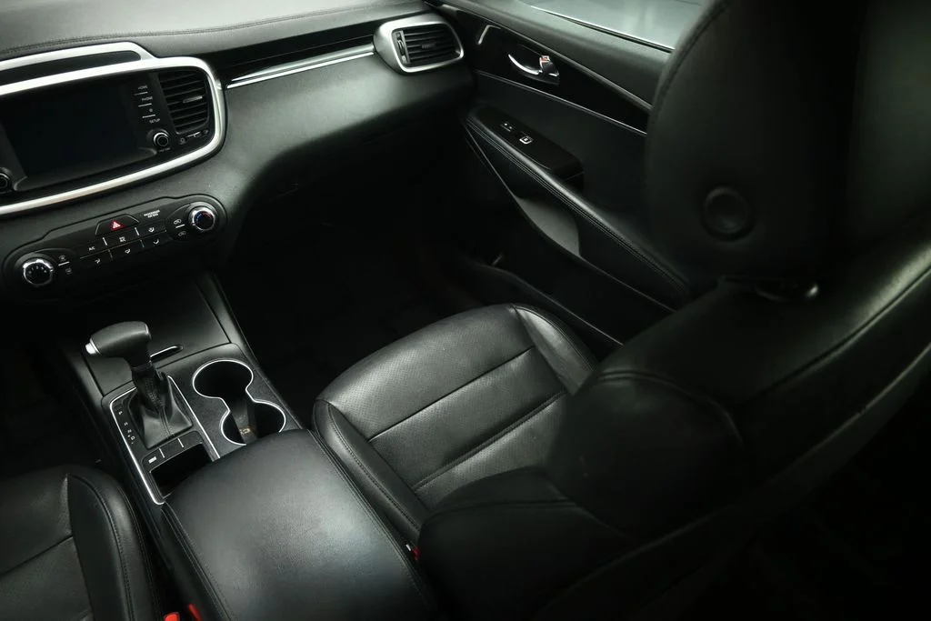 Used 2020 White Kia LX image 46
