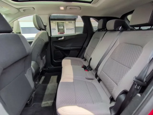 Used 2021 Red Ford SE image 26