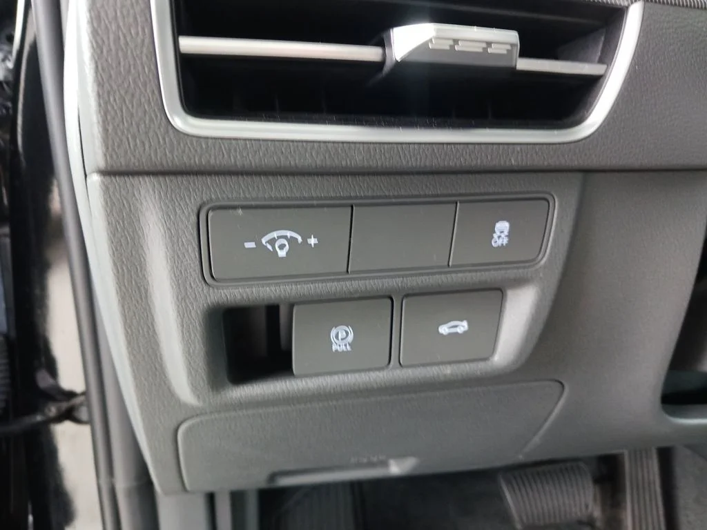 Used 2025 Black Hyundai SEL image 35