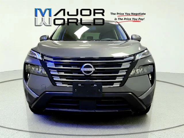 Used 2025 Gray Nissan SV image 3