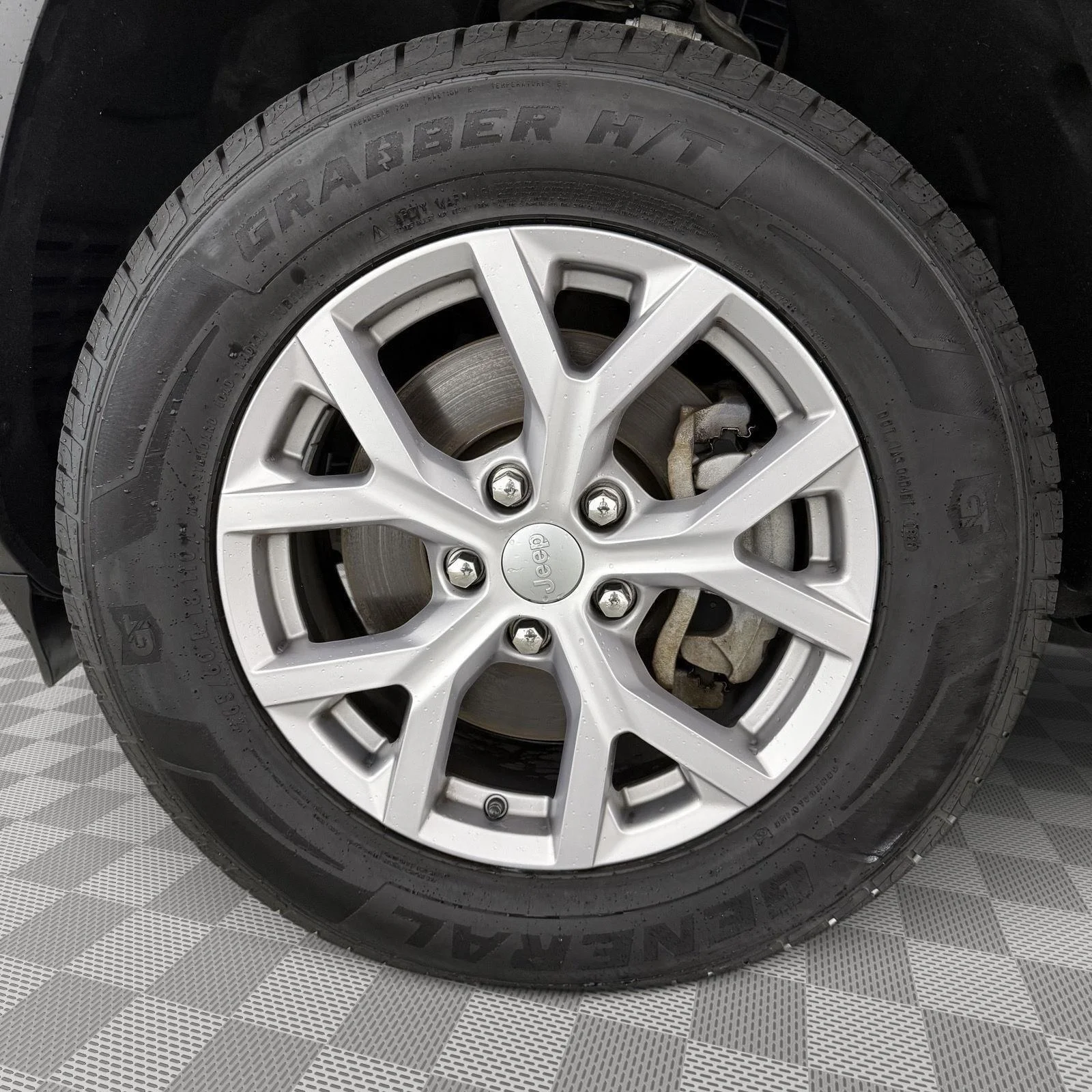 Used 2022 Velvet Red Pearlcoat Jeep Limited image 23
