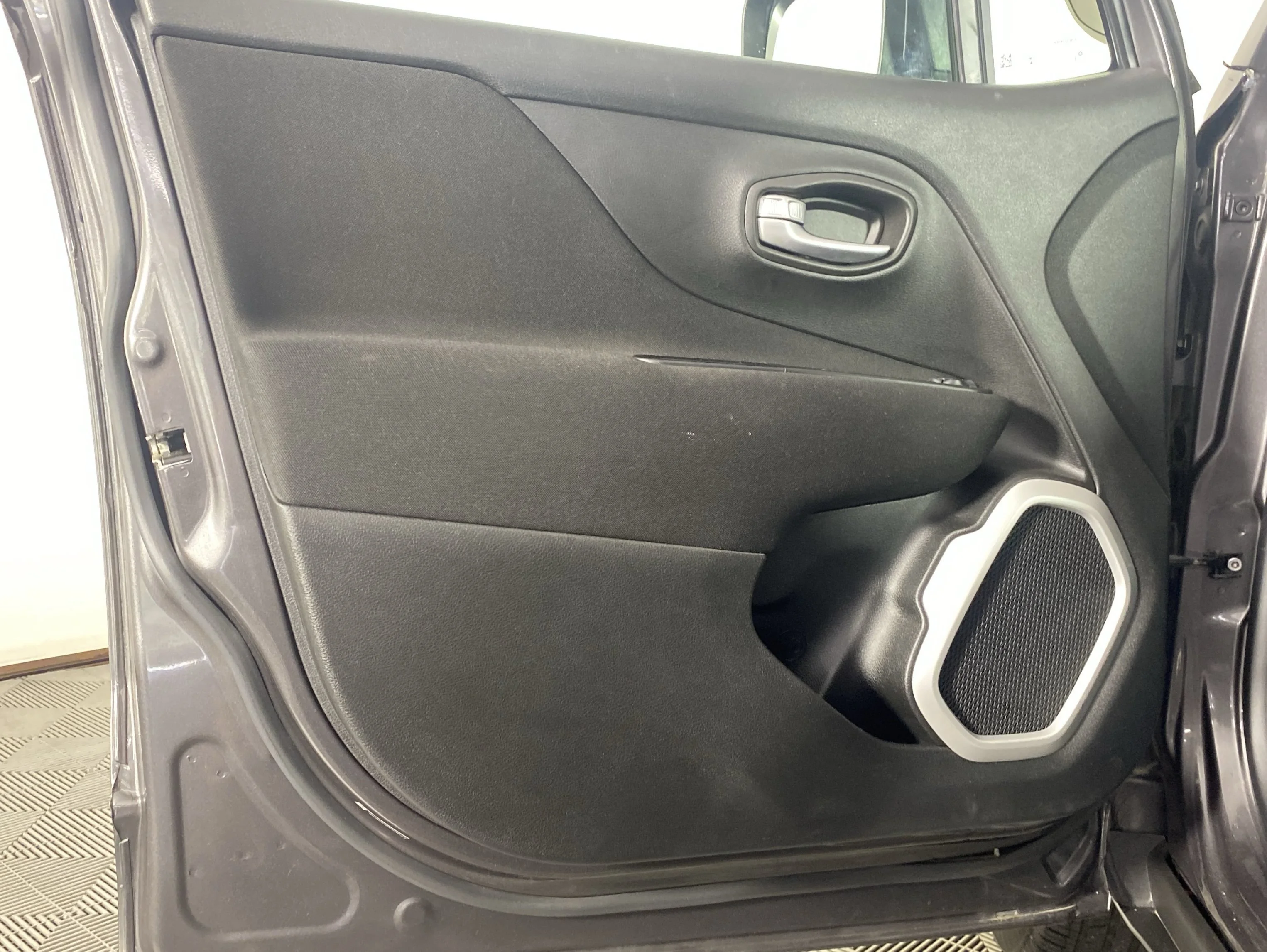 Used 2019 Granite Crystal Metallic Clearcoat Jeep Sport image 13