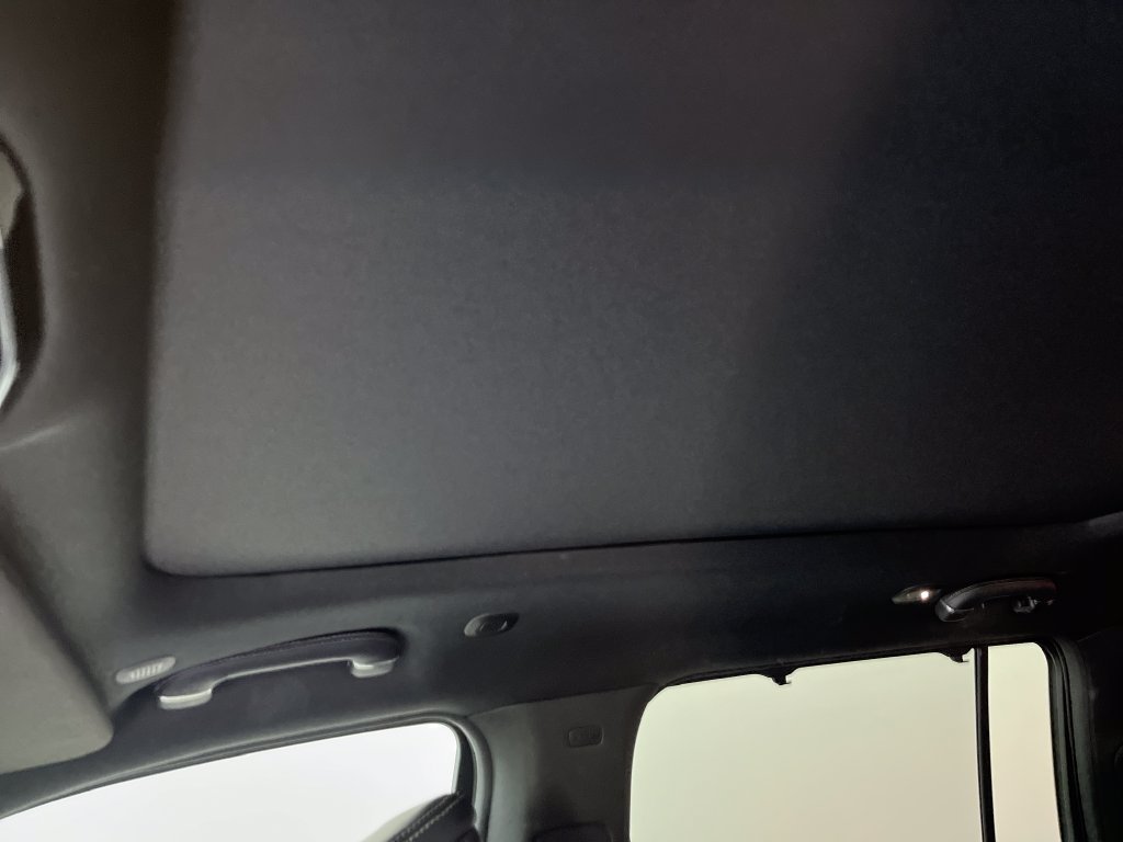 Used 2024 Black Jeep Base image 23