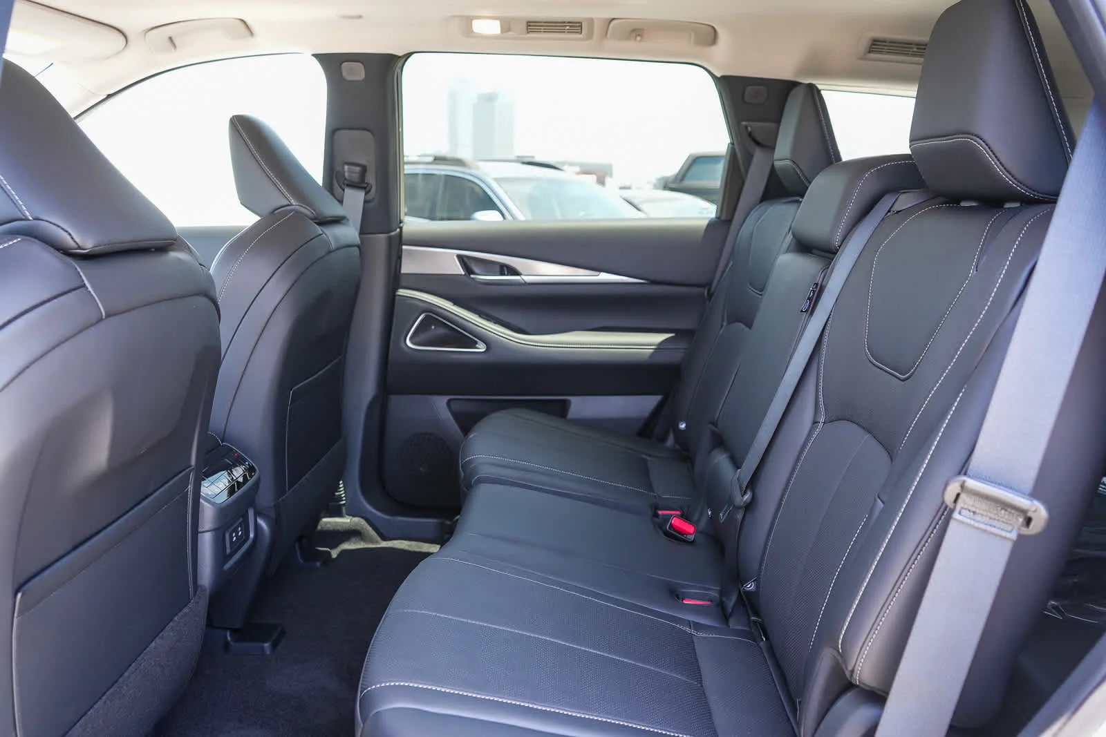 New 2027 MINERAL BLACK INFINITI Luxe FWD image 20