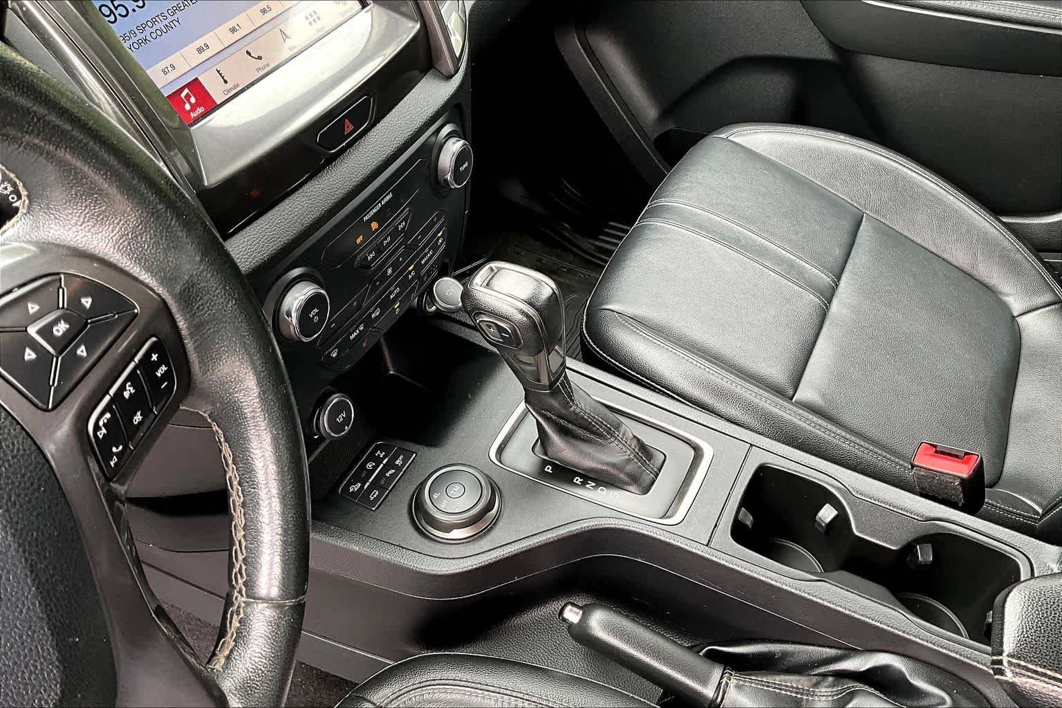 Used 2019 Ingot Silver Ford LARIAT image 17