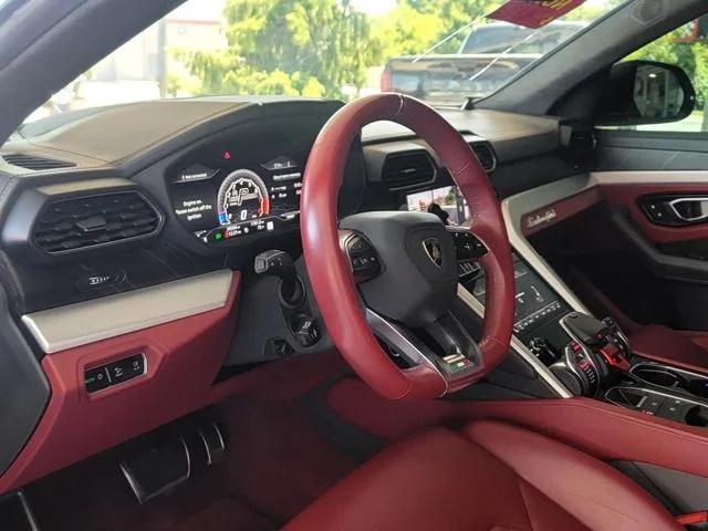 Used 2020  Lamborghini Base image 8
