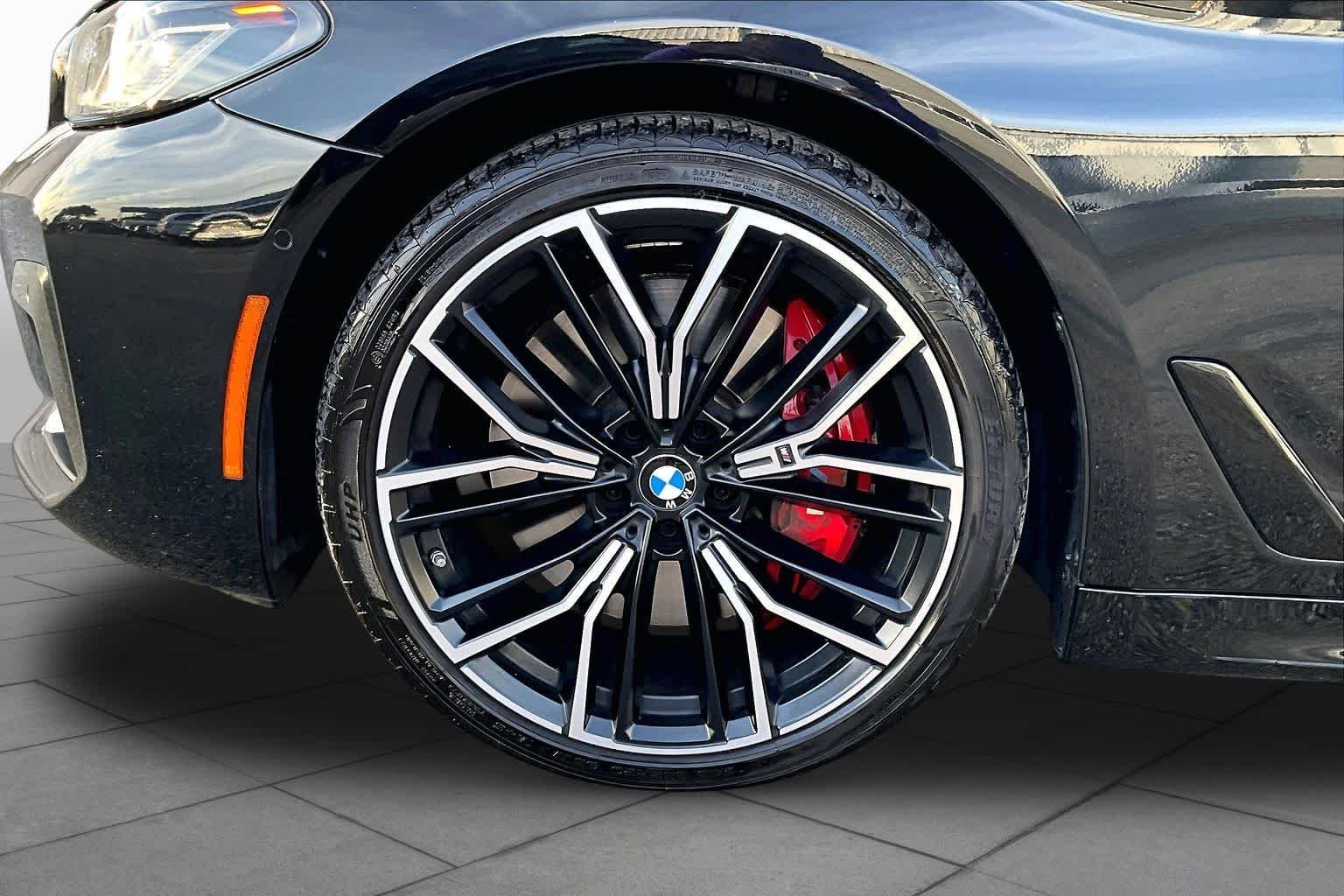 Used 2022 Black Sapphire Metallic BMW 540i image 10