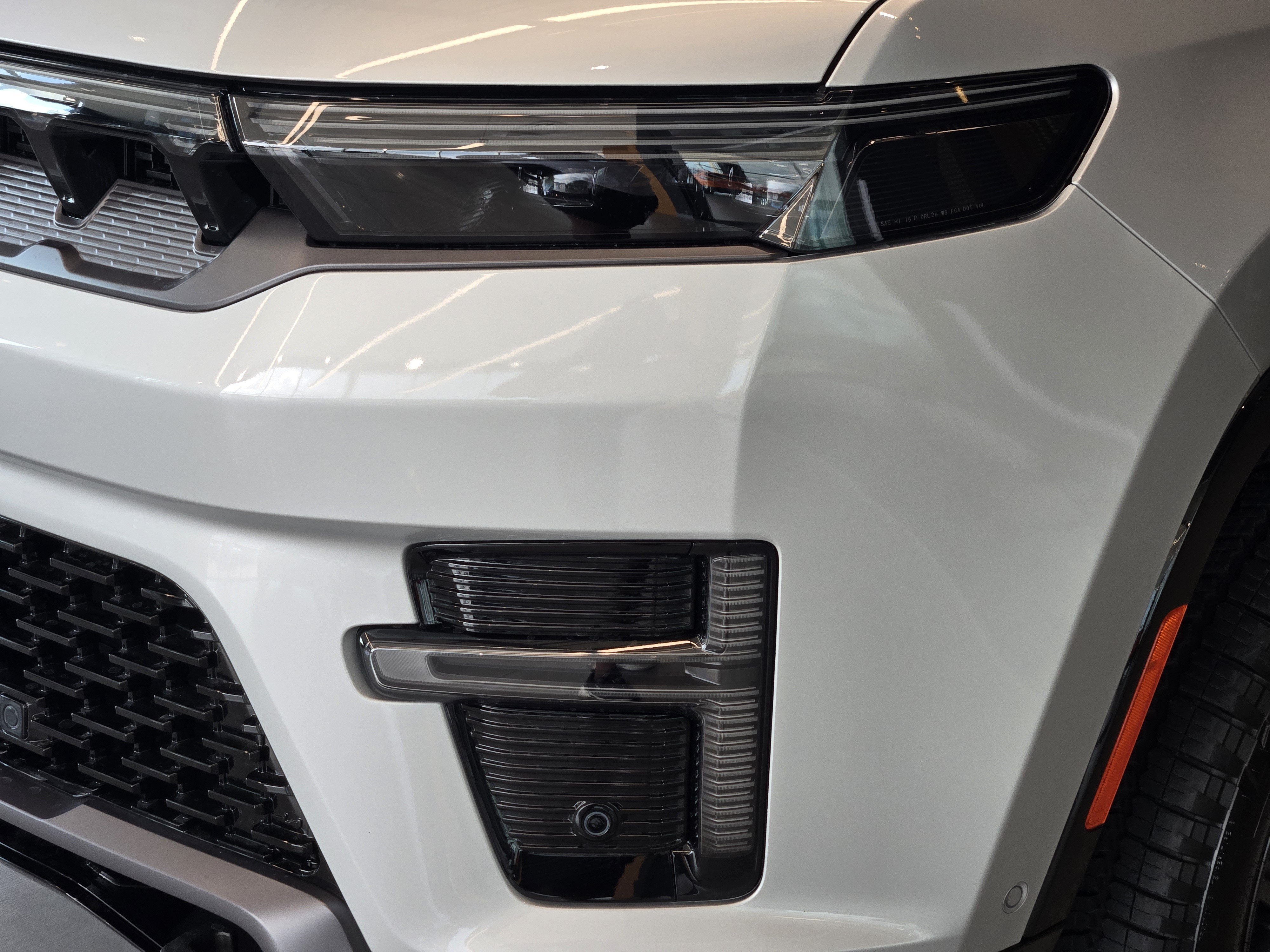 New 2026 Silver-Zynith Exterior Paint Jeep Upland image 6