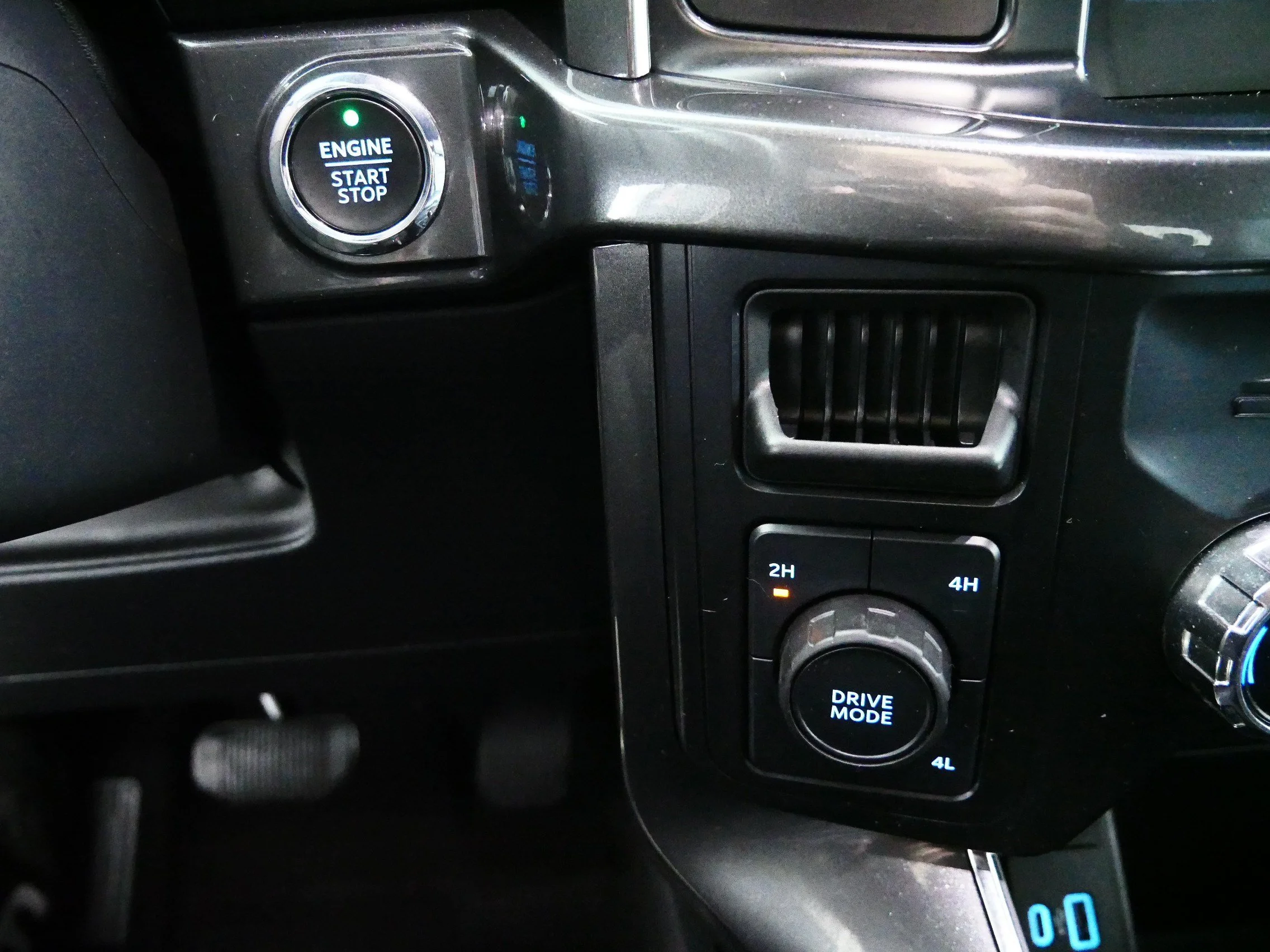 Used 2021 Agate Black Metallic Ford XLT image 30
