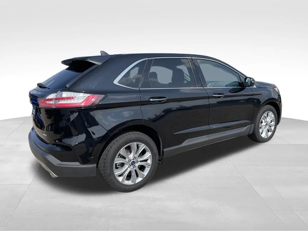 Used 2021 Black Metallic Ford Titanium image 4
