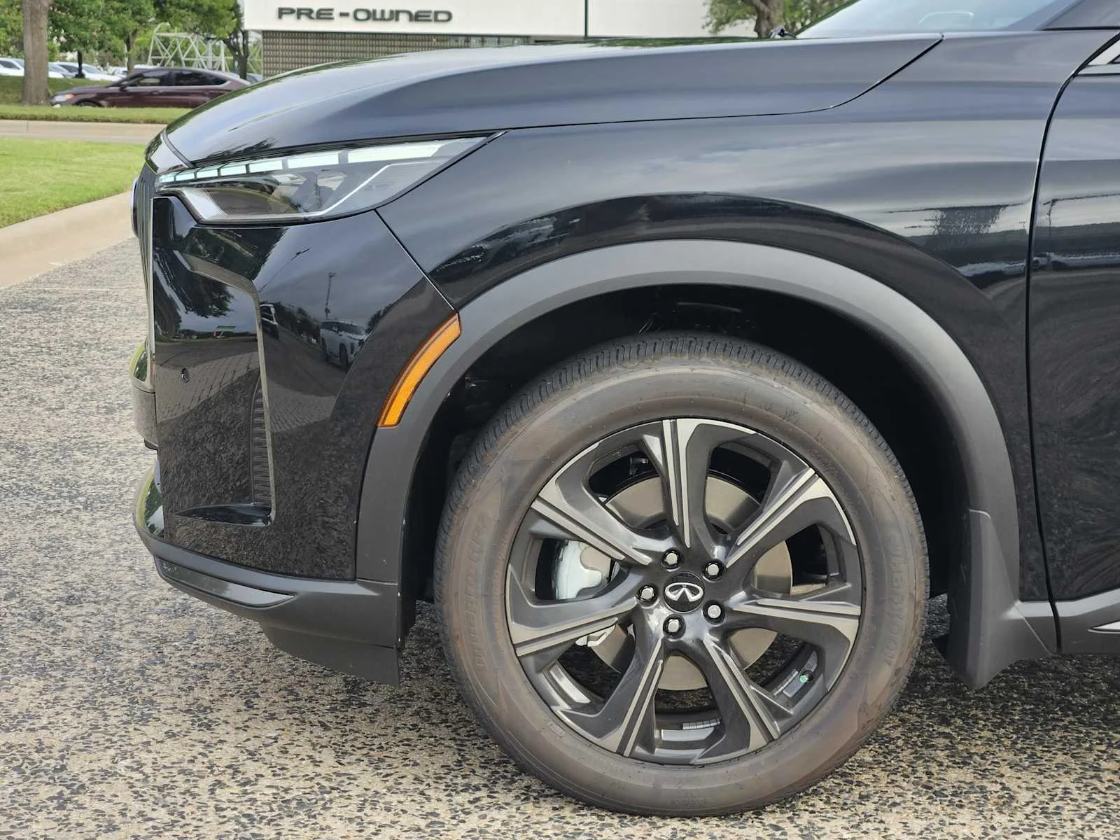 New 2027 MINERAL BLACK INFINITI Autograph AWD image 5