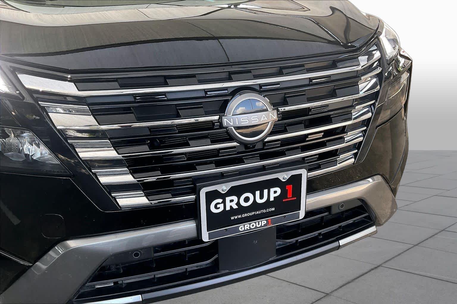 Used 2024 Super Black Nissan SL image 30