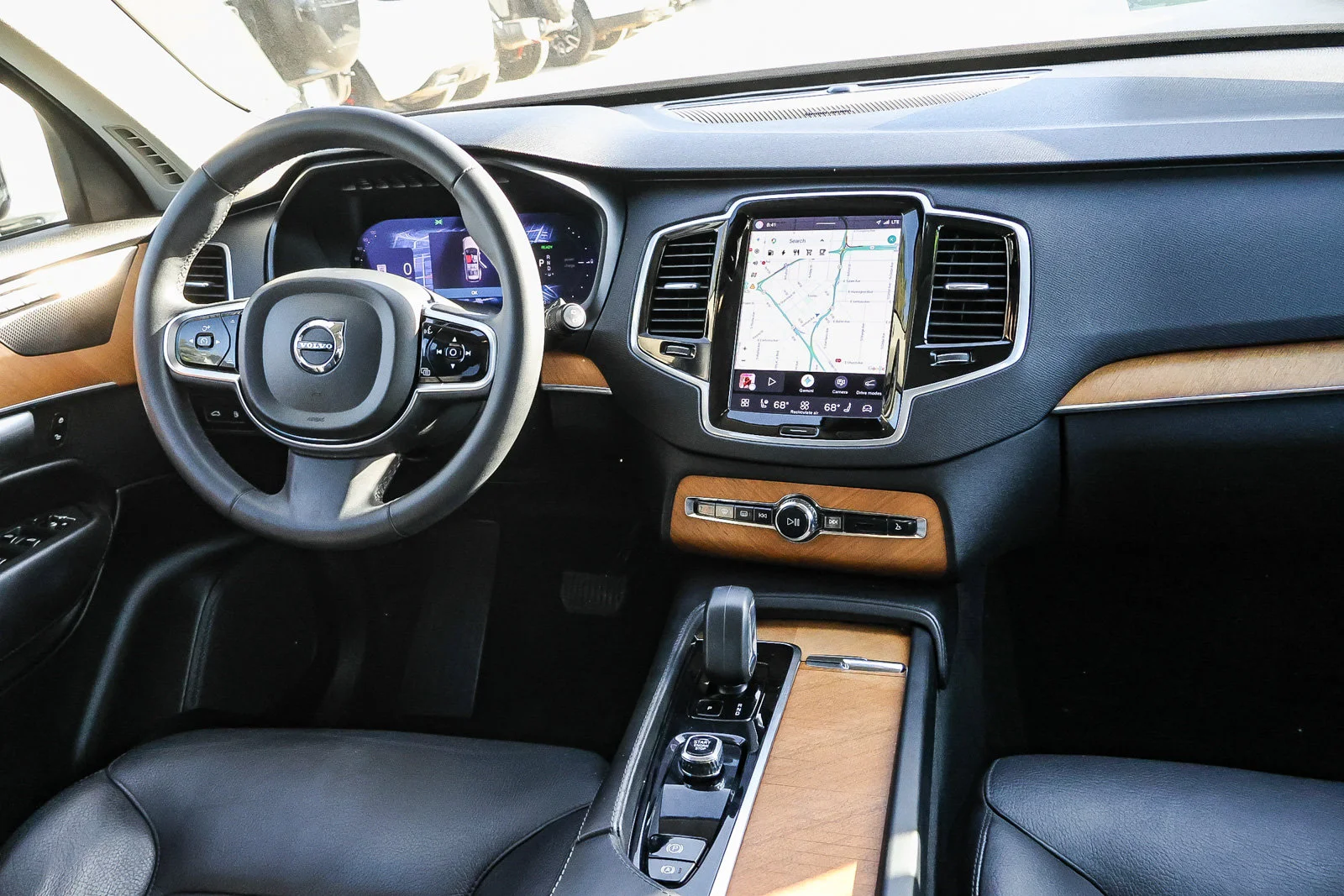 Used 2024  Volvo T8 Plus 6 Passenger image 19