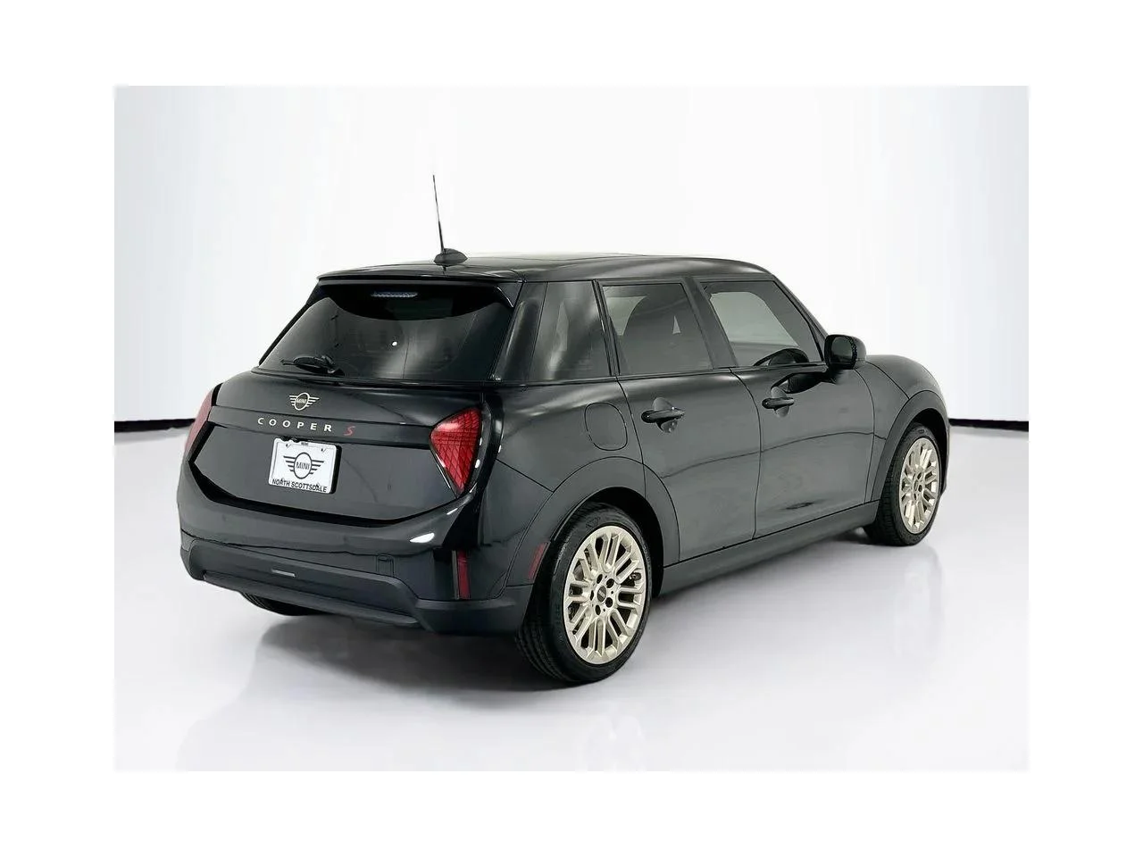 New 2026 Midnight Black II Metallic MINI SIGNATURE PLUS image 5