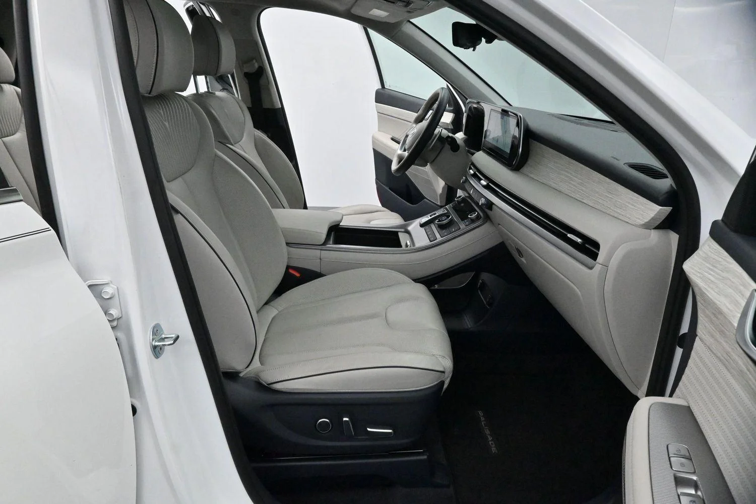 Used 2024 Hyper White Hyundai Calligraphy image 36
