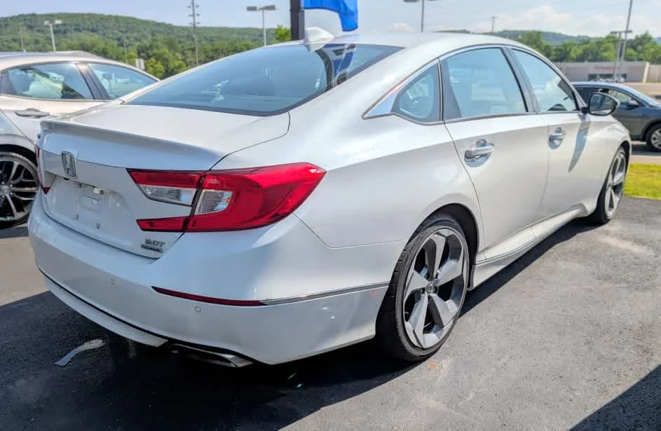 Used 2018 Platinum White Pearl Honda Touring 2.0T image 6
