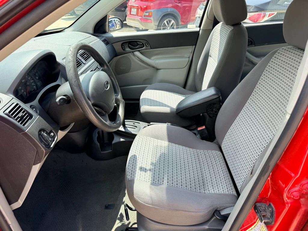 Used 2006 Infra-Red Clearcoat Ford SE image 14