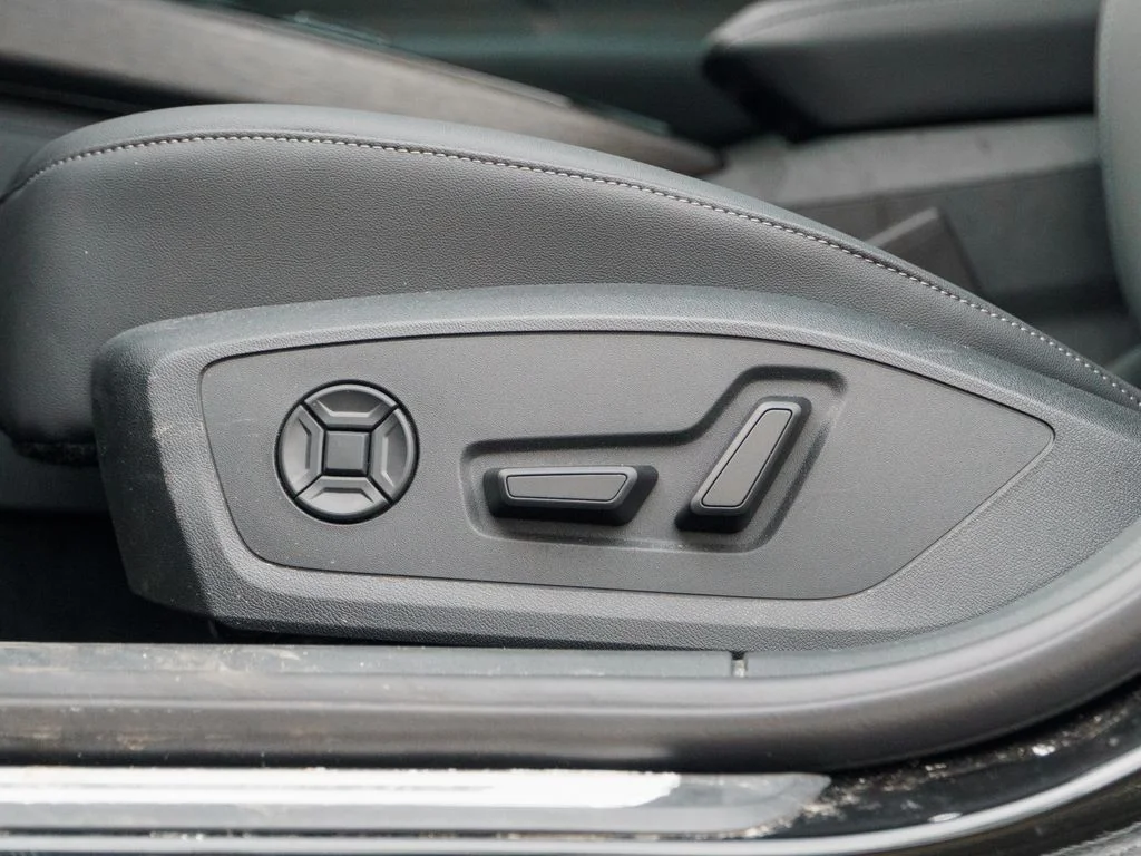 Used 2025 Black Audi  image 20